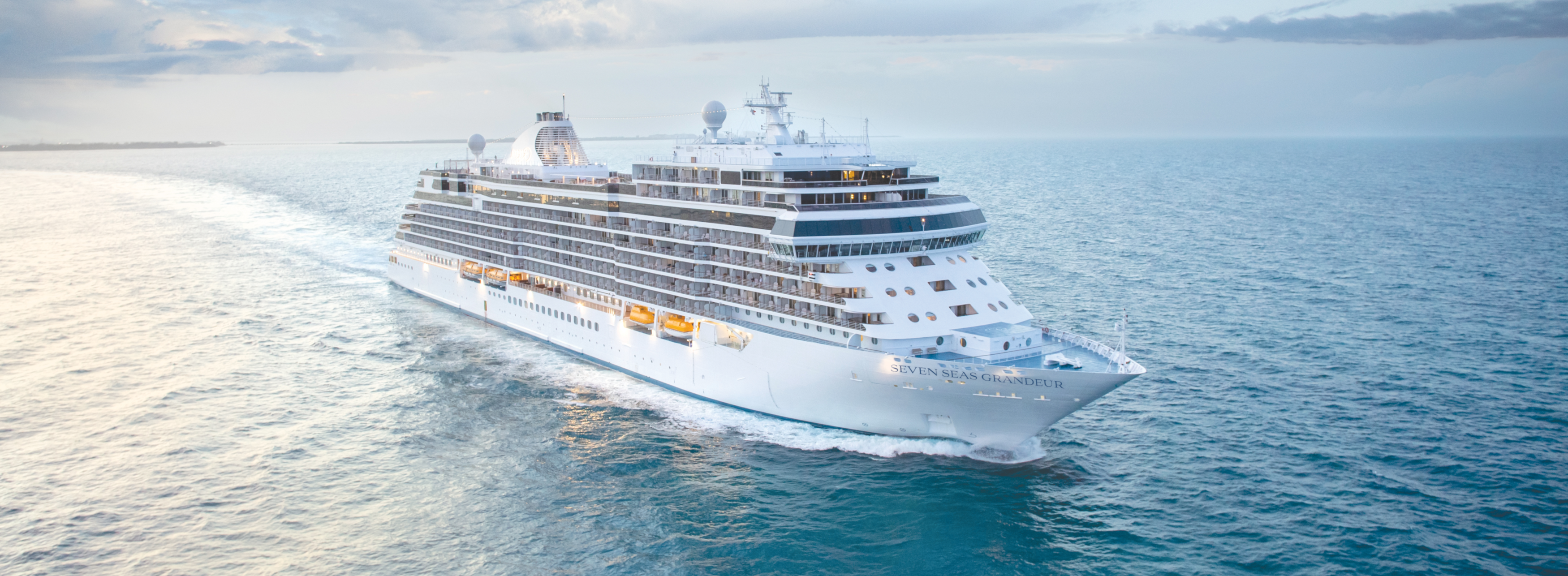 MyCruise Regent-Seven-Seas-Cruises Seven-Seas-Grandeur Offentlige-arealer Luftfoto2